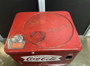 1930 Coca Cola Vending machine