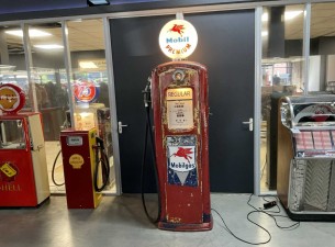 1947 Bennett 646 Mobil Benzinepomp