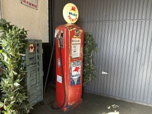 1941 Bennett 646 Mobil Benzinepomp