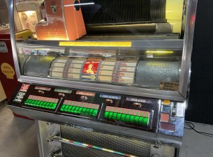 1956 Seeburg VL 200 Jukebox