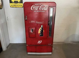 50 Vendo E110 Coca Cola Vending Machine