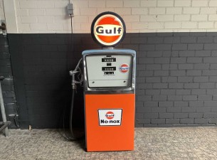 1957 Gulf Benzinepomp