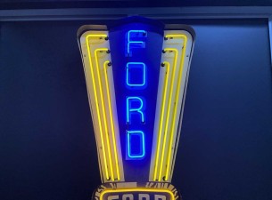 Ford Neonreclame Groot